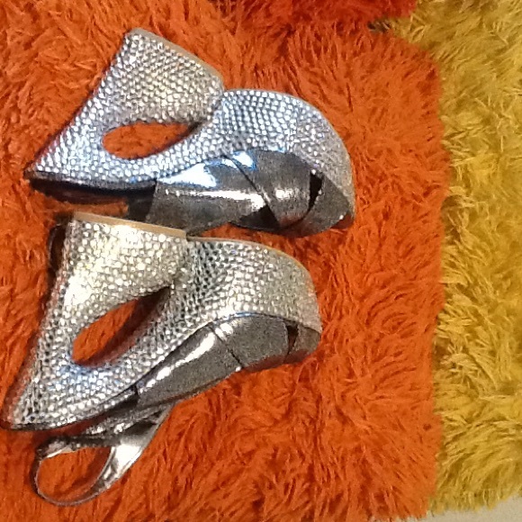 Very adorable BRAND NWOT Celeste shoe - Picture 8 of 8